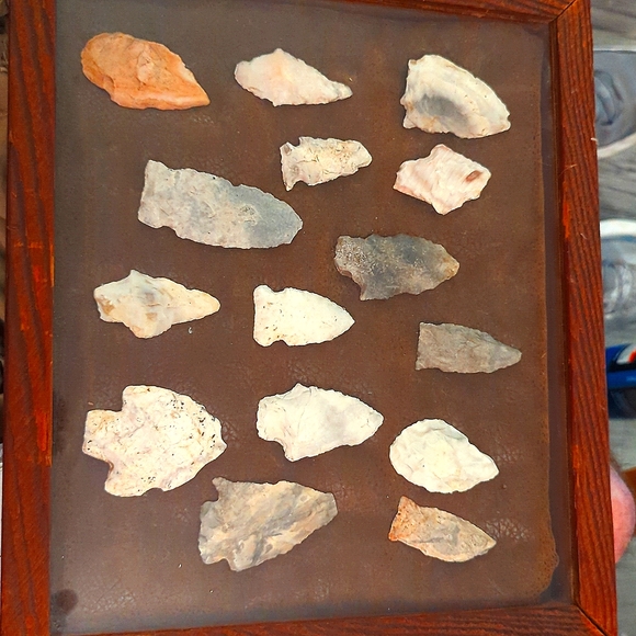 Authentic arrowheads - Picture 1 of 16